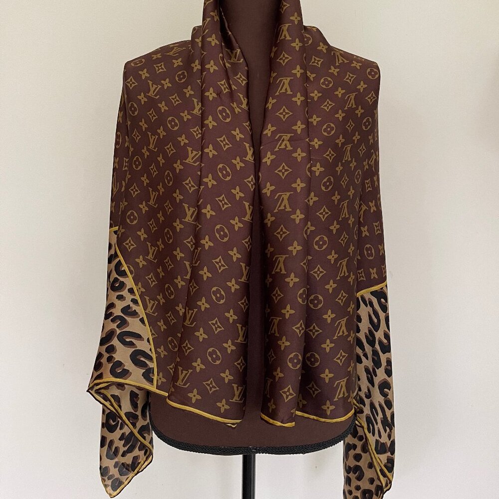 Display#1 Louis Vuitton Monogram Logo Animal Oversize Brown Gold Silk Wrap - Picture 12 of 16